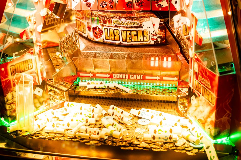 Slots, Poker, and the Real Math Behind iGaming Wins