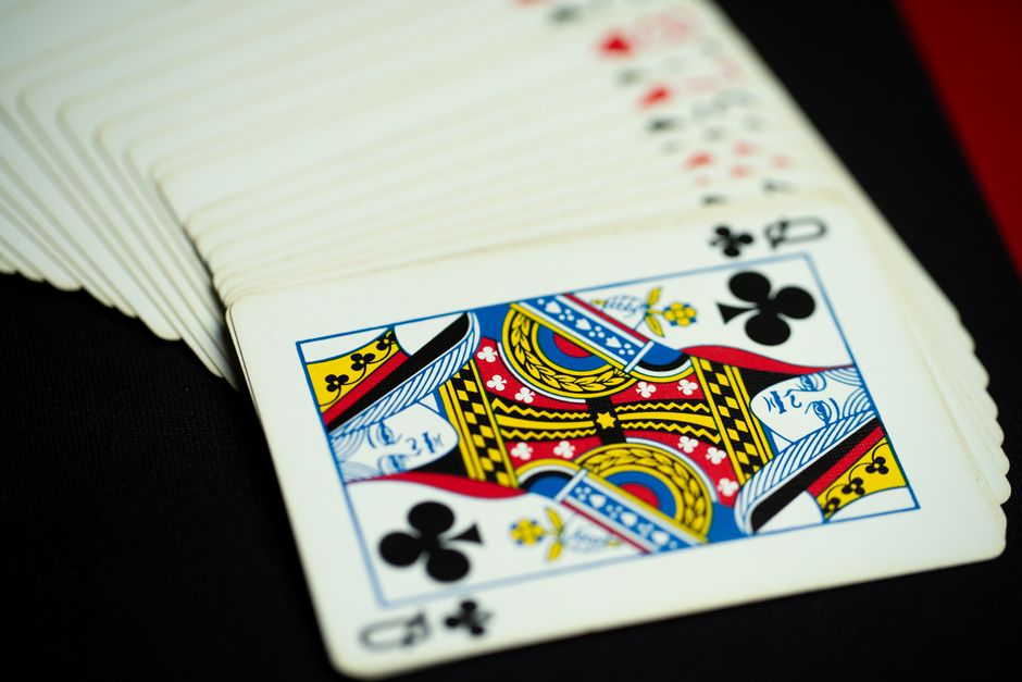 The Real Difference Between Slots, Poker, and Sports Betting